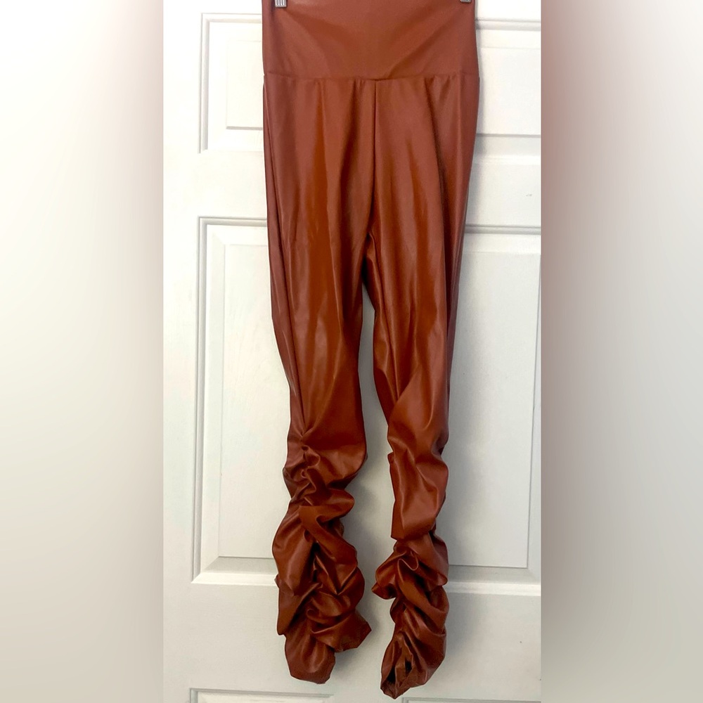 Brown runched faux leather leggings w/ tags